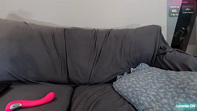 Snapshot of EmoDream1998 chatting on October 2025 11:37:02 PM EmoDream1998 online show from October 2025 11:37:02 PM