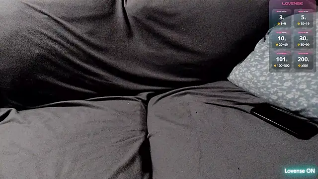 Snapshot of EmoDream1998 chatting on October 2025 08:27:02 AM EmoDream1998 online show from October 2025 08:27:02 AM