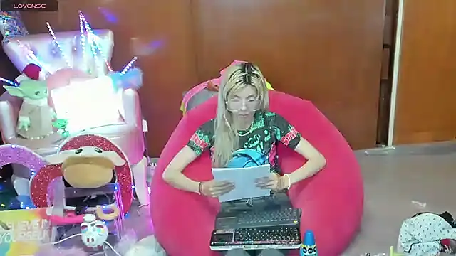 Snapshot of Skinygirl chatting on July 2026 12:34:02 AM Skinygirl online show from July 2026 12:34:02 AM