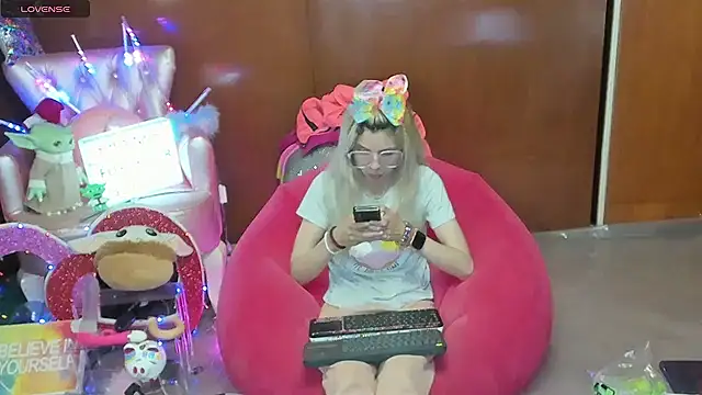 Snapshot of Skinygirl chatting on July 2026 12:04:01 AM Skinygirl online show from July 2026 12:04:01 AM