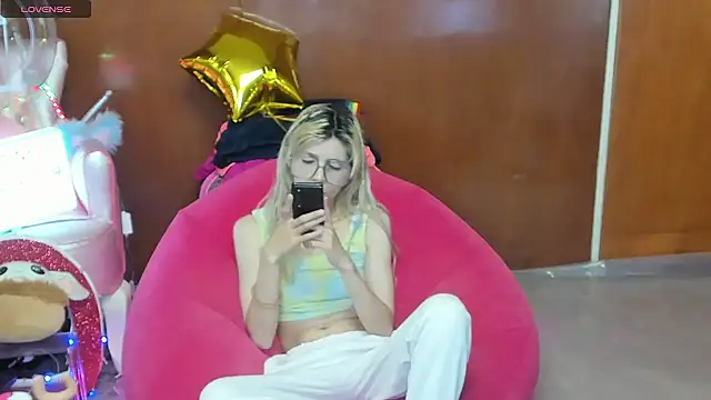 Snapshot of Skinygirl chatting on July 2026 11:18:02 PM Skinygirl online show from July 2026 11:18:02 PM