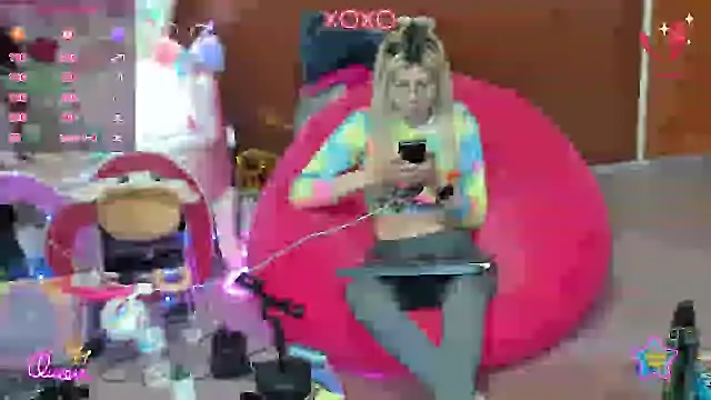 Snapshot of Skinygirl chatting on July 2026 01:15:02 AM Skinygirl online show from July 2026 01:15:02 AM