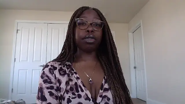 Snapshot of MadamIndigo chatting on March 2025 02:56:01 PM MadamIndigo online show from March 2025 02:56:01 PM