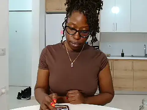 MadamIndigo online show from April 2026 07:58:01 PM