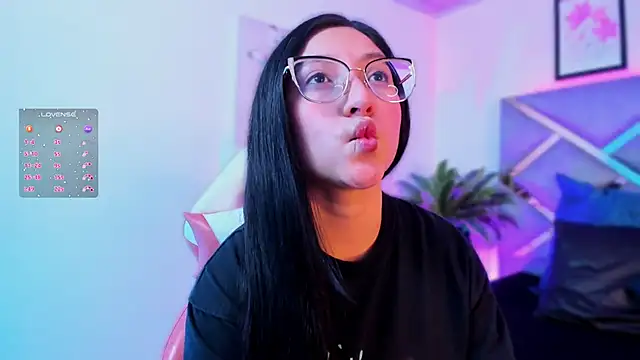 lucy neil online show from November 2025 02:34:02 AM