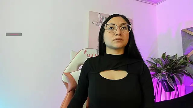 lucy neil online show from November 2025 02:32:01 AM