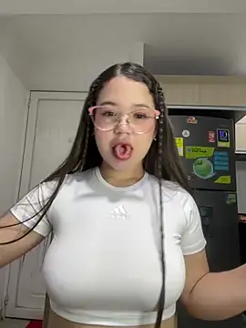 Lucyklein2022 online show from January 2025 03:34:01 AM