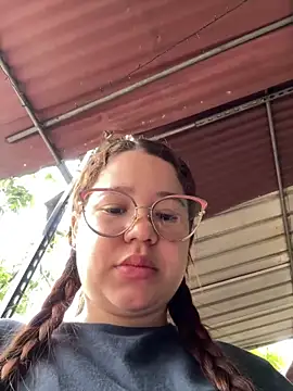 Lucyklein2022 online show from March 2025 01:59:02 PM