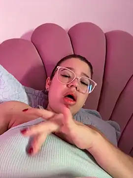 Lucyklein2022 online show from April 2026 06:10:01 PM