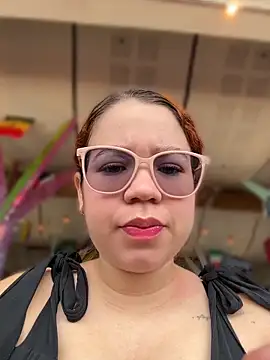 Snapshot of Lucyklein2022 chatting on June 2026 04:44:01 PM Lucyklein2022 online show from June 2026 04:44:01 PM