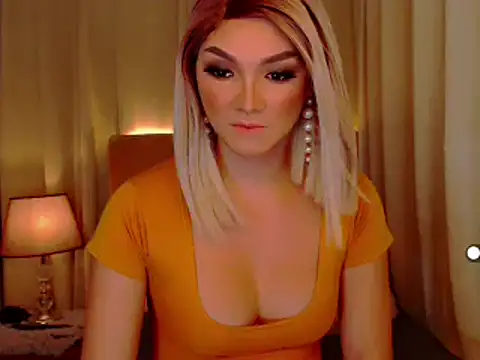 Snapshot of mistressseductionleah chatting on May 2026 12:32:01 PM mistressseductionleah online show from May 2026 12:32:01 PM