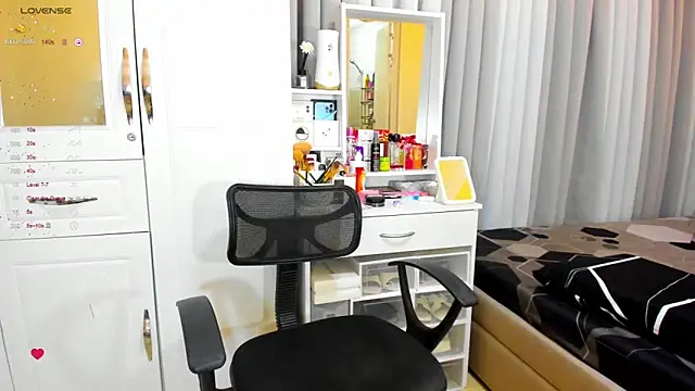 Snapshot of FuckDollNicky chatting on December 2024 05:58:01 AM FuckDollNicky online show from December 2024 05:58:01 AM