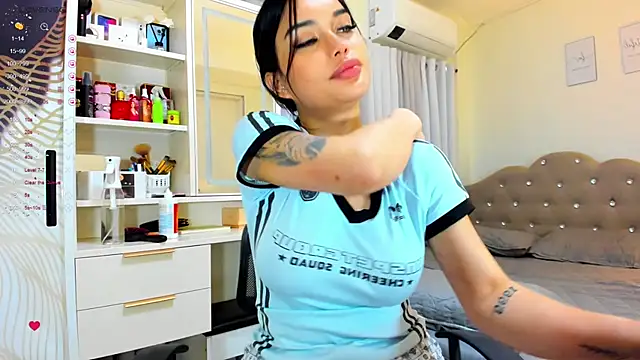 Snapshot of FuckDollNicky chatting on February 2025 08:18:02 AM FuckDollNicky online show from February 2025 08:18:02 AM