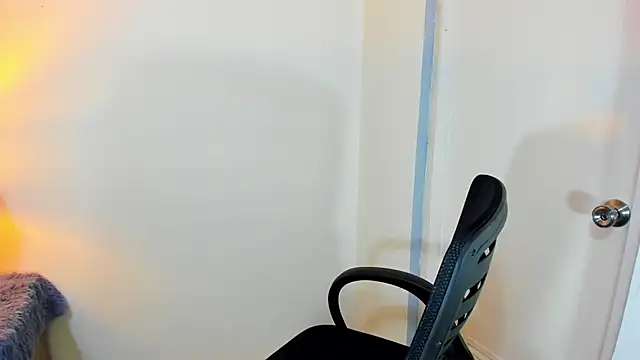 Snapshot of FuckDollNicky chatting on October 2025 06:24:01 PM FuckDollNicky online show from October 2025 06:24:01 PM