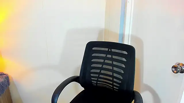 Snapshot of FuckDollNicky chatting on December 2025 02:45:02 PM FuckDollNicky online show from December 2025 02:45:02 PM