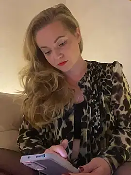 Snapshot of Lady__Maria chatting on December 2024 06:42:01 PM Lady Maria online show from December 2024 06:42:01 PM