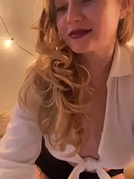 Snapshot of Lady__Maria chatting on February 2025 07:25:02 PM Lady Maria online show from February 2025 07:25:02 PM