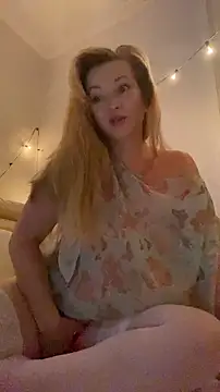 Snapshot of Lady__Maria chatting on October 2025 03:33:02 PM Lady Maria online show from October 2025 03:33:02 PM