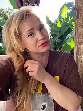 Snapshot of Lady__Maria chatting on November 2025 10:15:02 AM Lady Maria online show from November 2025 10:15:02 AM