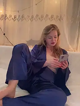 Snapshot of Lady__Maria chatting on December 2025 03:51:01 PM Lady Maria online show from December 2025 03:51:01 PM