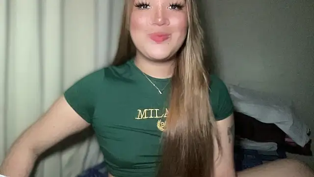 Snapshot of MissCataleyaxxx chatting on February 2025 01:33:01 PM MissCataleyaxxx online show from February 2025 01:33:01 PM