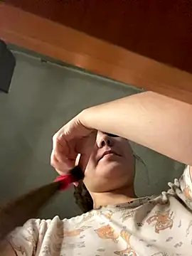 Snapshot of Var_Kiss chatting on December 2025 04:58:01 PM Var Kiss online show from December 2025 04:58:01 PM