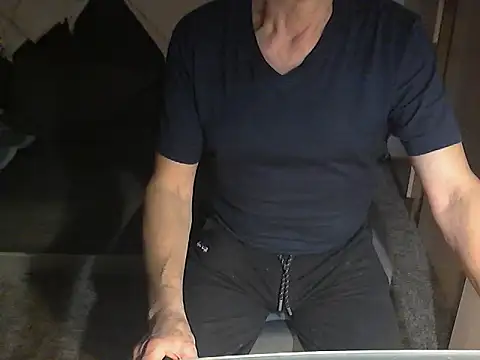 kiam471 online show from December 2024 06:49:01 PM