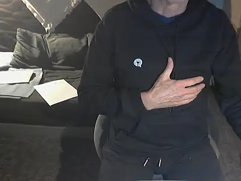 kiam471 online show from February 2025 06:51:01 PM