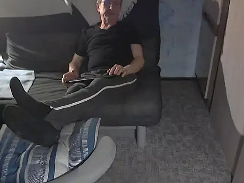 kiam471 online show from February 2026 11:45:01 PM