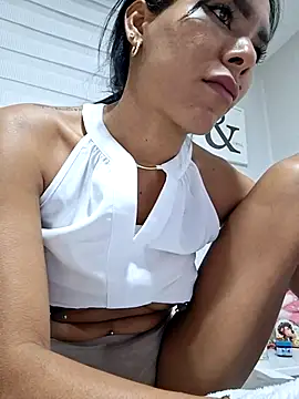 Snapshot of Doll_Loren chatting on September 2025 02:26:01 AM Doll Loren online show from September 2025 02:26:01 AM