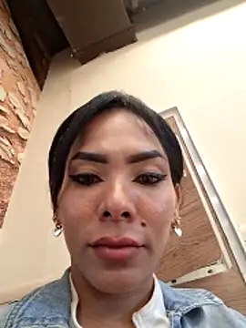 Snapshot of Doll_Loren chatting on November 2025 02:34:02 PM Doll Loren online show from November 2025 02:34:02 PM