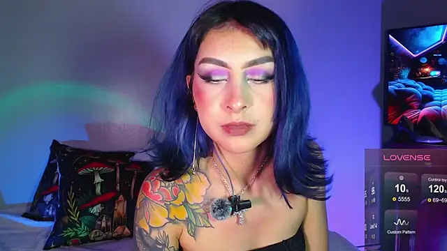 Cinamoonn online show from February 2025 07:35:02 PM