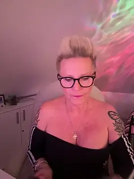 German Milf online show from December 2025 02:01:02 PM