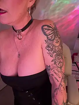 German Milf online show from December 2025 01:40:02 PM