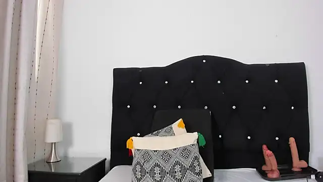 Keira Lennox online show from November 2025 01:00:01 PM