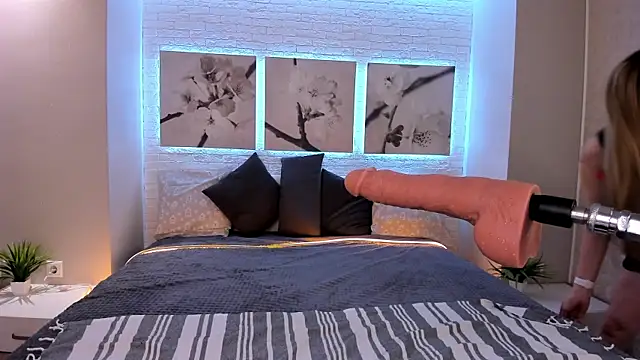 Betty June online show from November 2025 08:33:02 PM