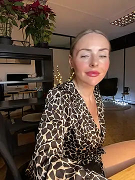 Snapshot of EmaSalis chatting on December 2024 10:14:01 AM EmaSalis online show from December 2024 10:14:01 AM