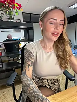 Snapshot of EmaSalis chatting on January 2025 11:57:01 AM EmaSalis online show from January 2025 11:57:01 AM