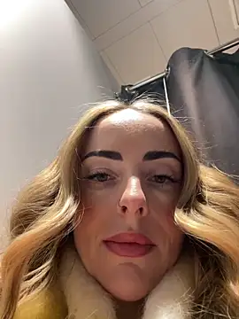 Snapshot of EmaSalis chatting on January 2025 10:53:02 AM EmaSalis online show from January 2025 10:53:02 AM