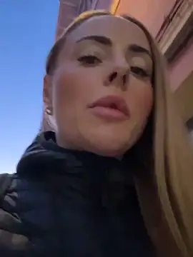 Snapshot of EmaSalis chatting on January 2025 05:18:01 PM EmaSalis online show from January 2025 05:18:01 PM