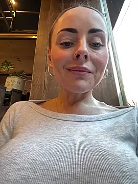 Snapshot of EmaSalis chatting on January 2025 04:25:02 PM EmaSalis online show from January 2025 04:25:02 PM