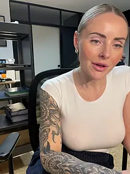 Snapshot of EmaSalis chatting on January 2025 02:24:02 PM EmaSalis online show from January 2025 02:24:02 PM