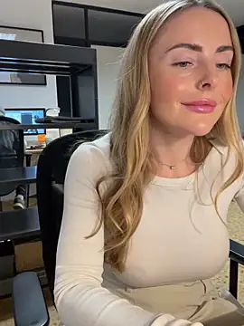 Snapshot of EmaSalis chatting on February 2025 10:53:01 AM EmaSalis online show from February 2025 10:53:01 AM