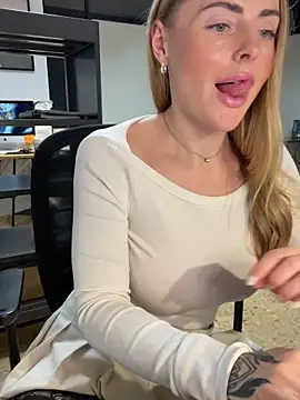 Snapshot of EmaSalis chatting on February 2025 02:05:02 PM EmaSalis online show from February 2025 02:05:02 PM