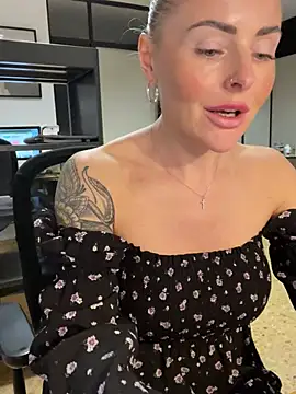 Snapshot of EmaSalis chatting on February 2025 02:46:01 PM EmaSalis online show from February 2025 02:46:01 PM