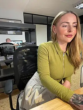 Snapshot of EmaSalis chatting on February 2025 11:20:01 AM EmaSalis online show from February 2025 11:20:01 AM