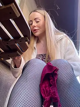 Snapshot of EmaSalis chatting on March 2025 12:36:02 PM EmaSalis online show from March 2025 12:36:02 PM