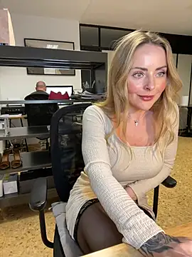 Snapshot of EmaSalis chatting on March 2025 12:39:01 PM EmaSalis online show from March 2025 12:39:01 PM