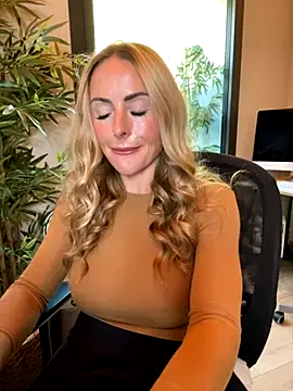 Snapshot of EmaSalis chatting on September 2025 08:49:02 AM EmaSalis online show from September 2025 08:49:02 AM