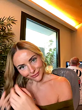 Snapshot of EmaSalis chatting on October 2025 09:48:02 AM EmaSalis online show from October 2025 09:48:02 AM